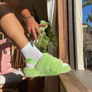 UGG Women’s Fluff Yea Slides in Apple (size 8)